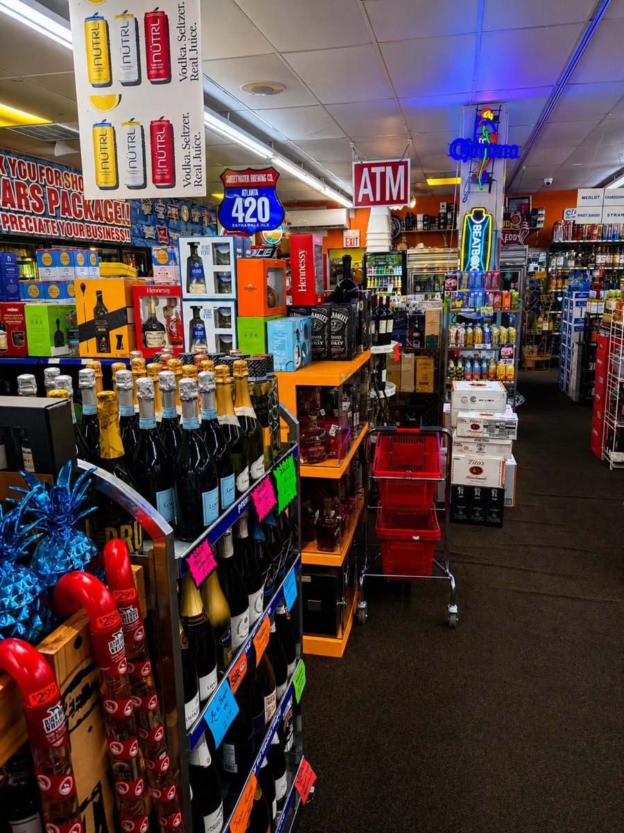 Oscar's Package Store drive-through and quick pickup area